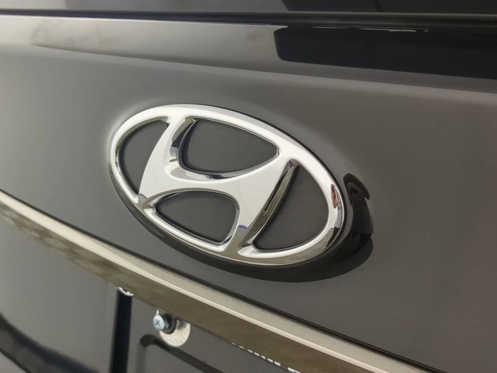 Used 2019 Hyundai Santa Fe SE image 13