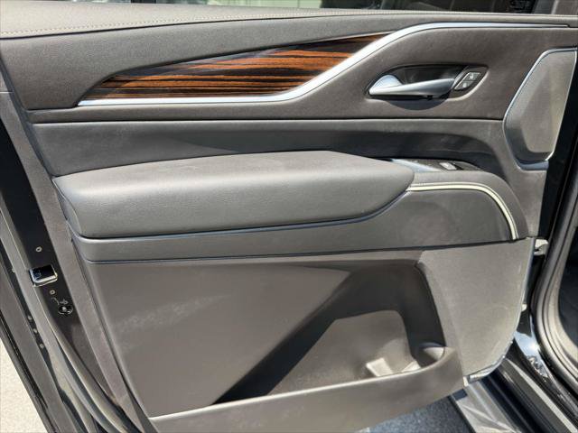 Used 2023 Cadillac Escalade ESV Luxury AWD/4WD image 14