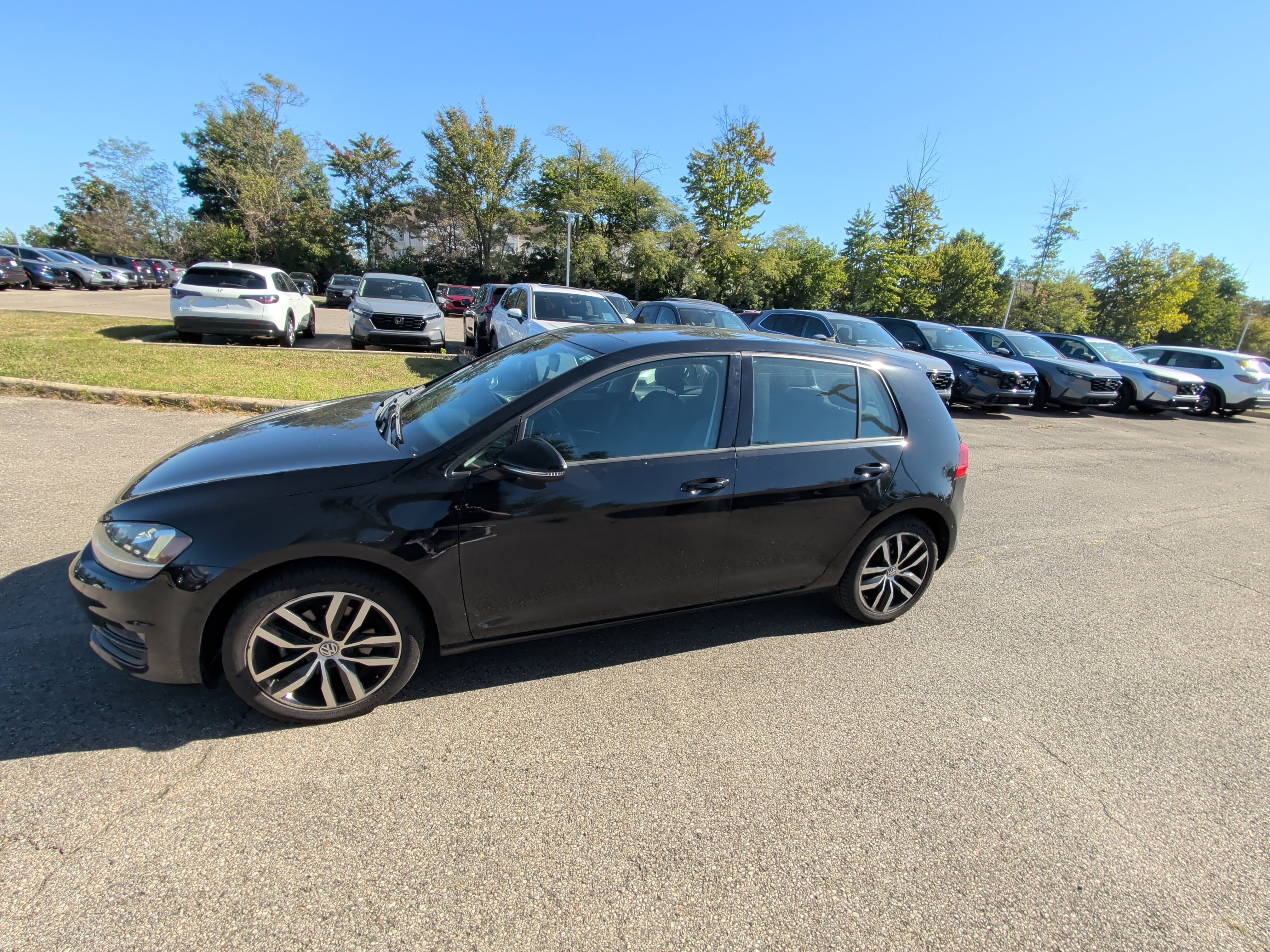 Used 2016 Volkswagen Golf S FWD image 2