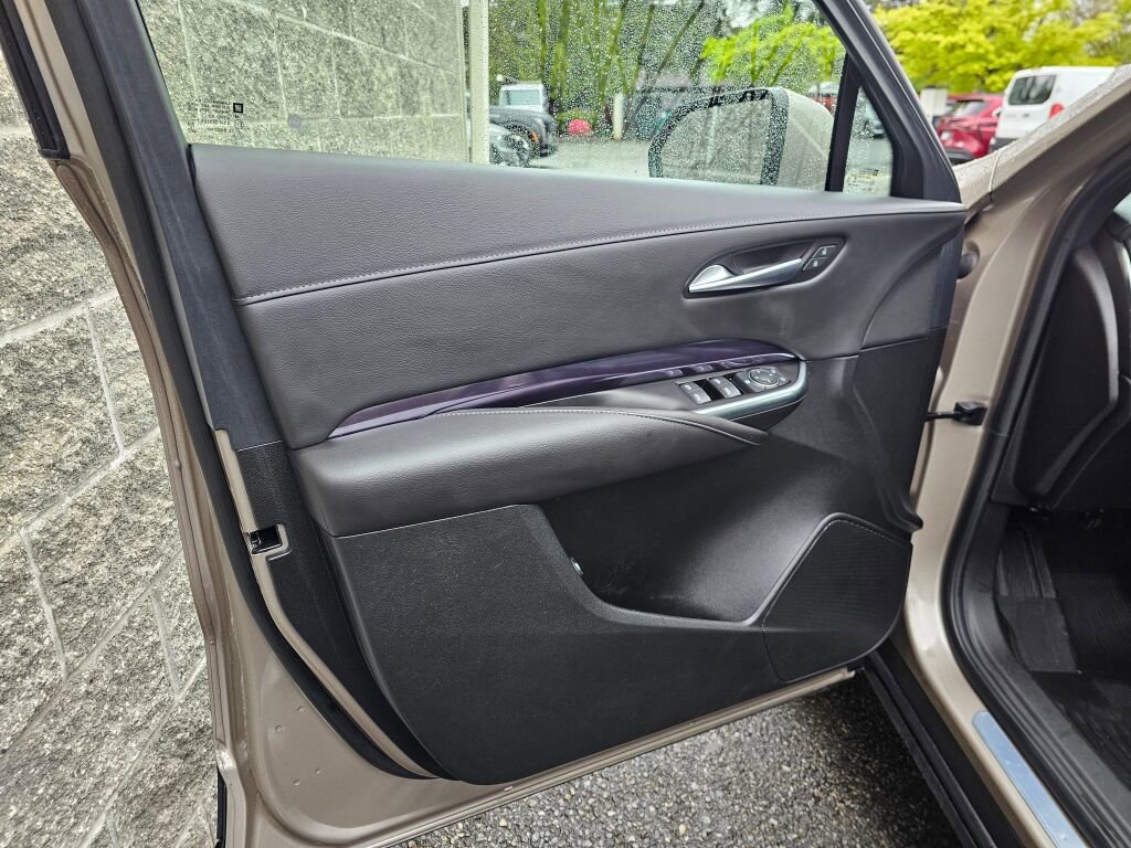 Certified 2023 Cadillac XT4 Luxury w/ Cold Weather Package image 25