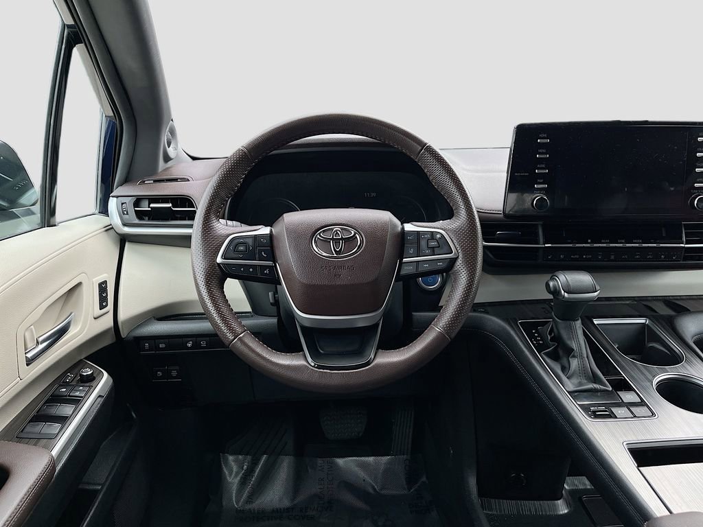 Used 2024 Toyota Sienna Platinum AWD/4WD image 24