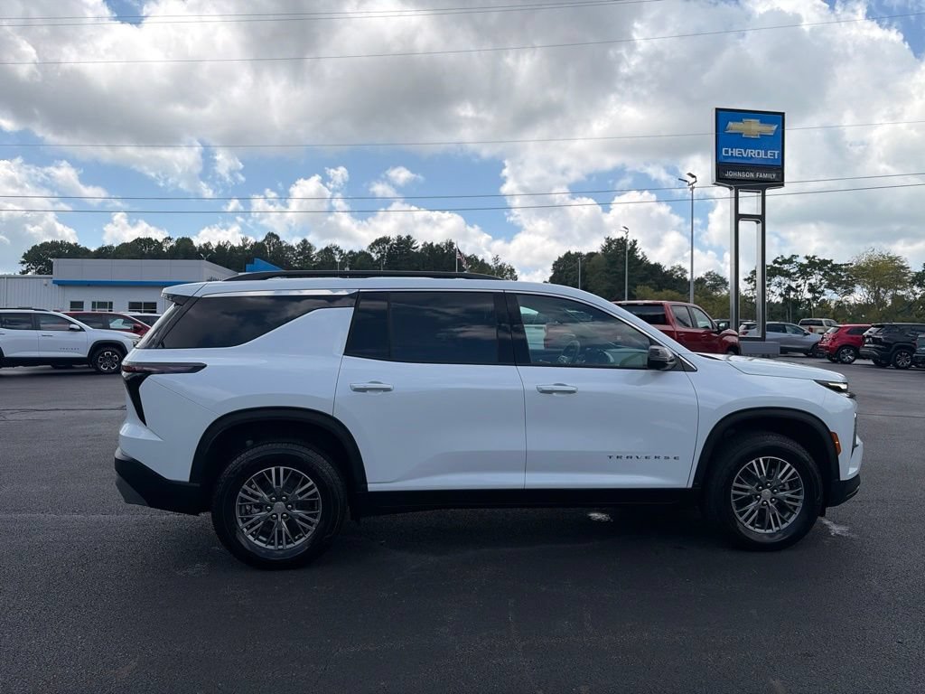 New 2026 Chevrolet Traverse LT w/ Driver Confidence Package AWD/4WD image 9