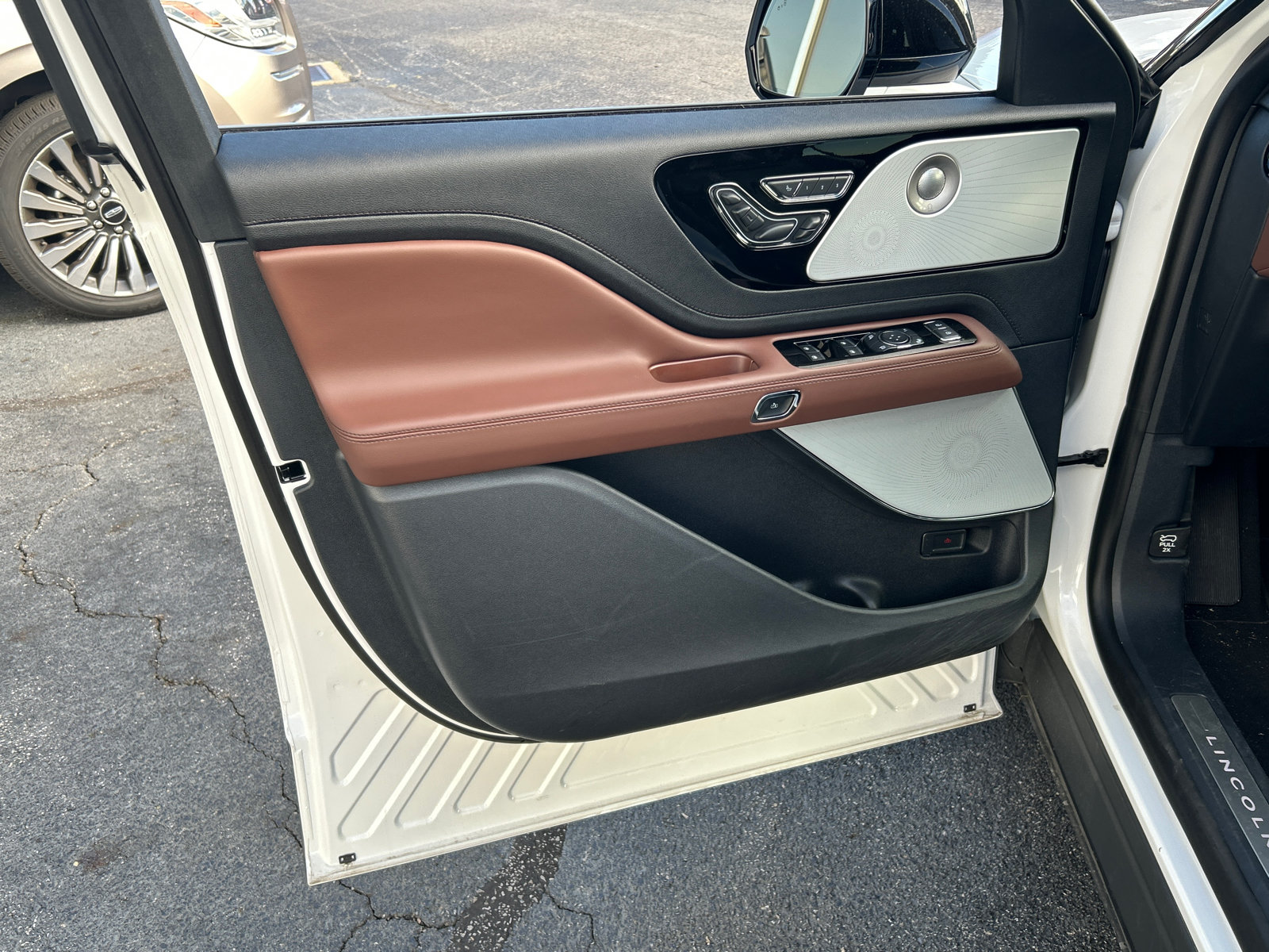 New 2026 Lincoln Aviator Reserve AWD/4WD image 12