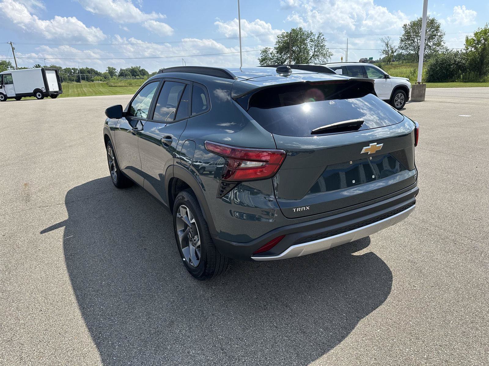 Used 2025 Chevrolet Trax LT FWD image 3