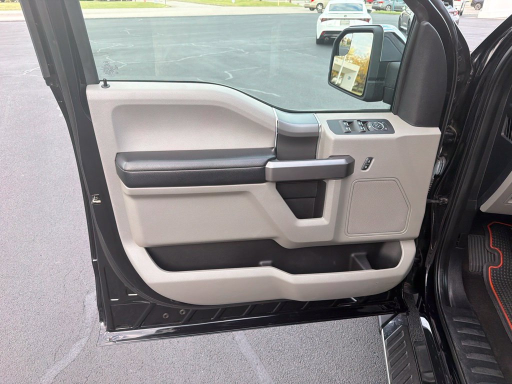 Used 2019 Ford F150 XLT w/ Equipment Group 302A Luxury AWD/4WD image 17