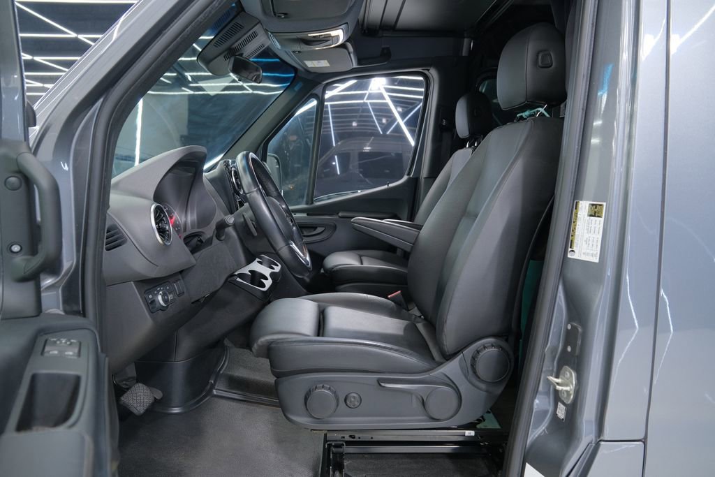 Used 2021 Mercedes-Benz Sprinter 2500 image 31