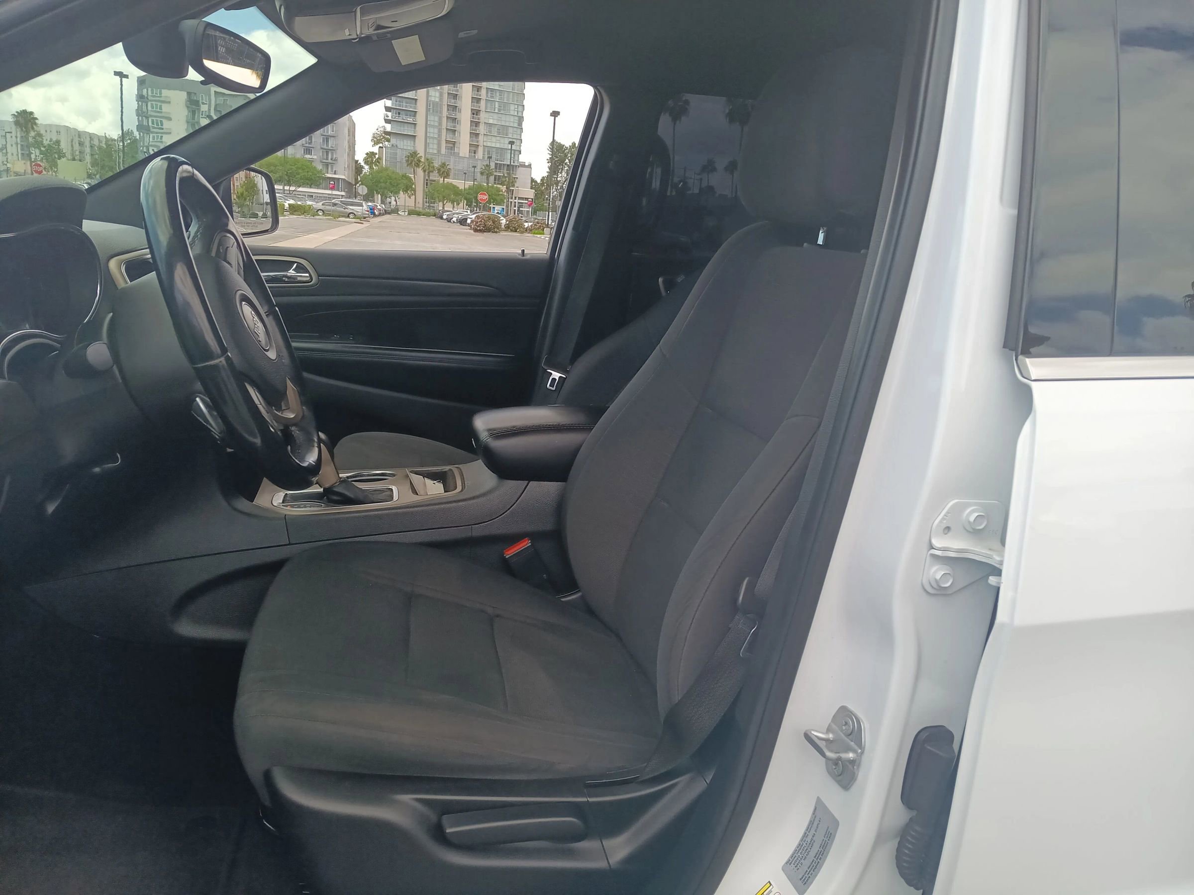 Used 2017 Jeep Grand Cherokee Laredo image 11