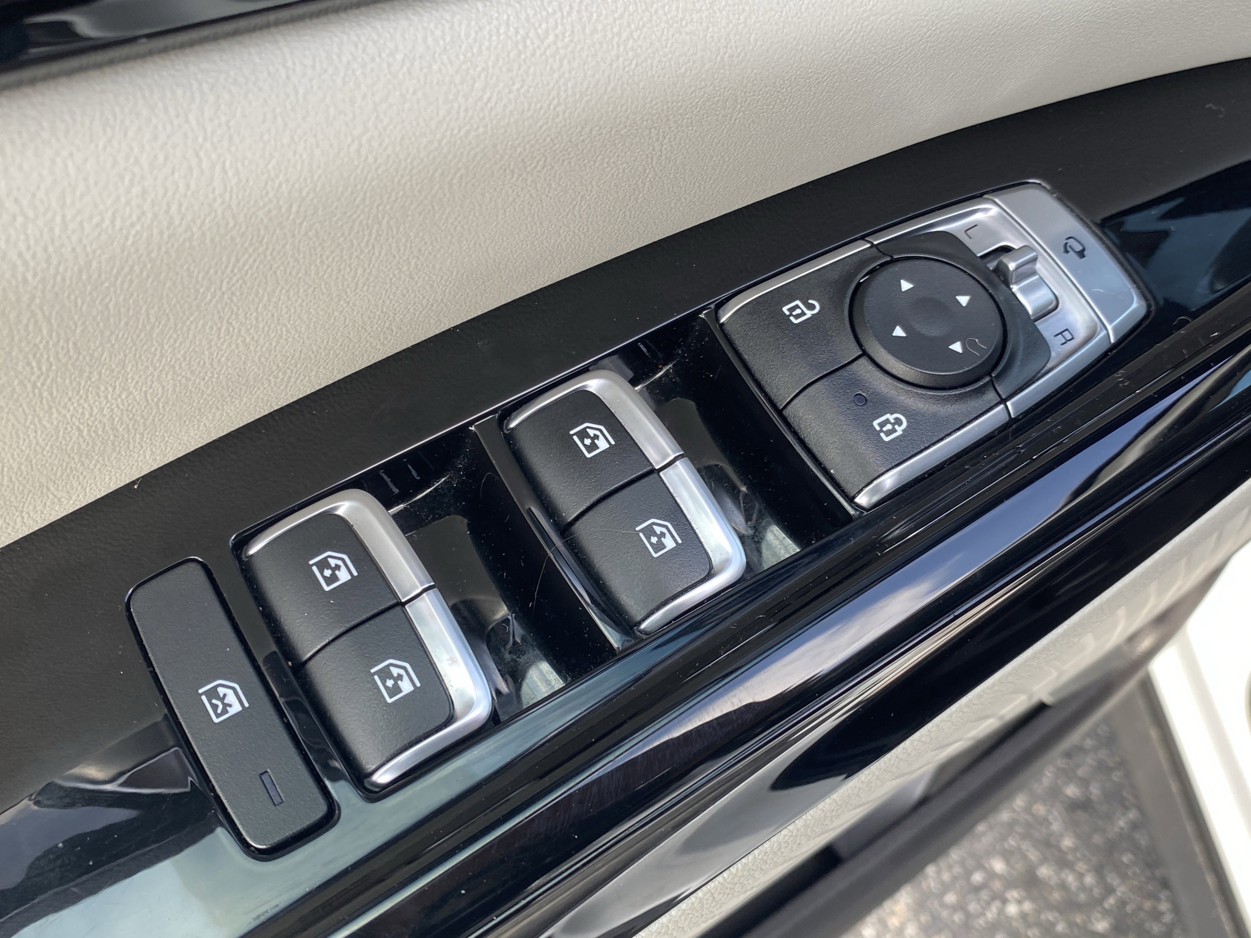 Used 2024 Kia Carnival SX Prestige image 18