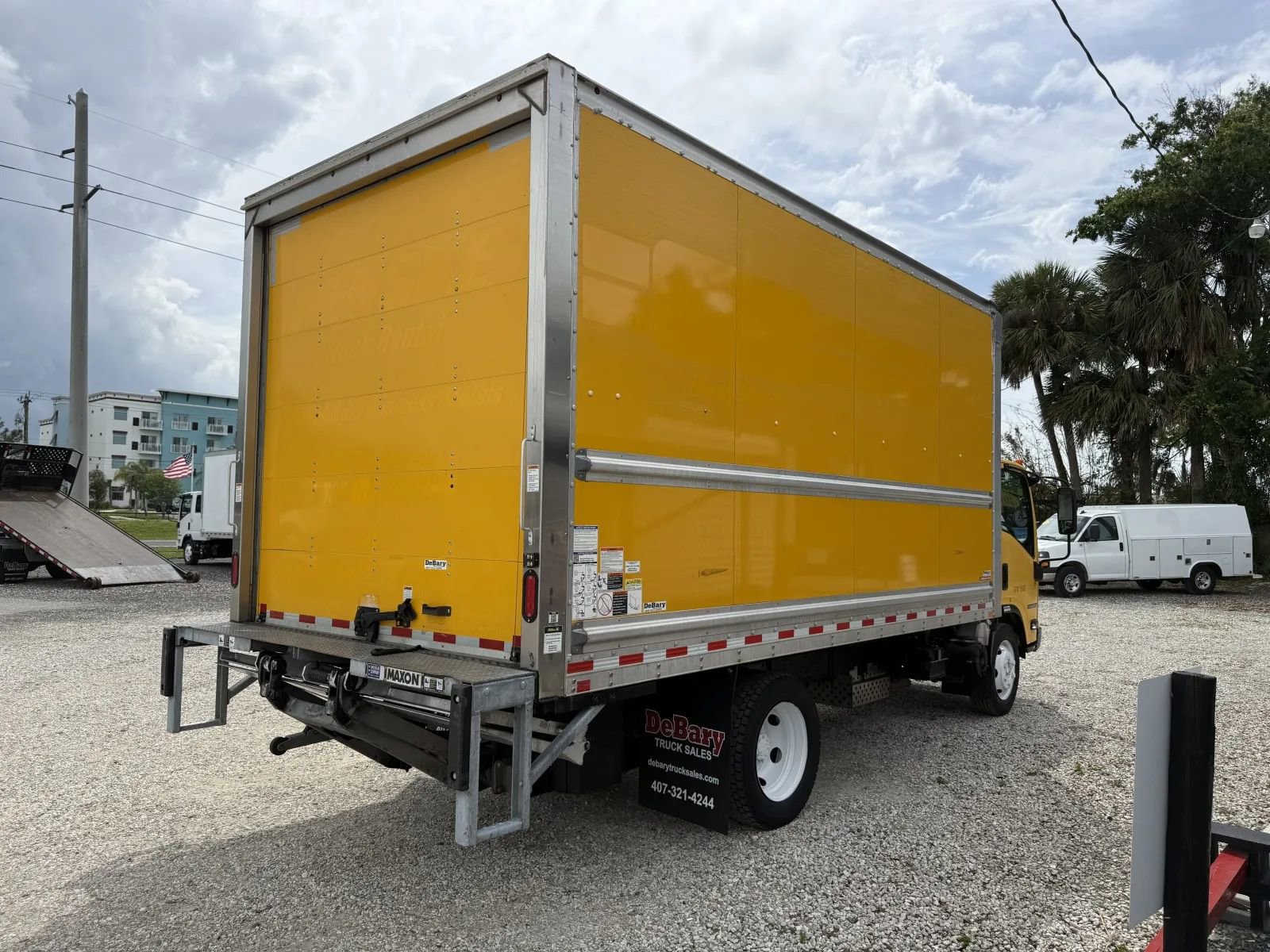 Used 2021 Isuzu NPR image 7