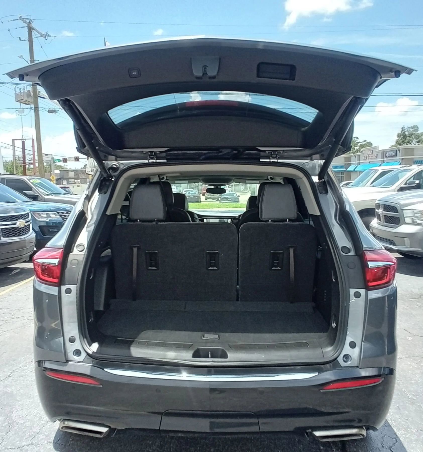 Used 2018 Buick Enclave Essence image 19