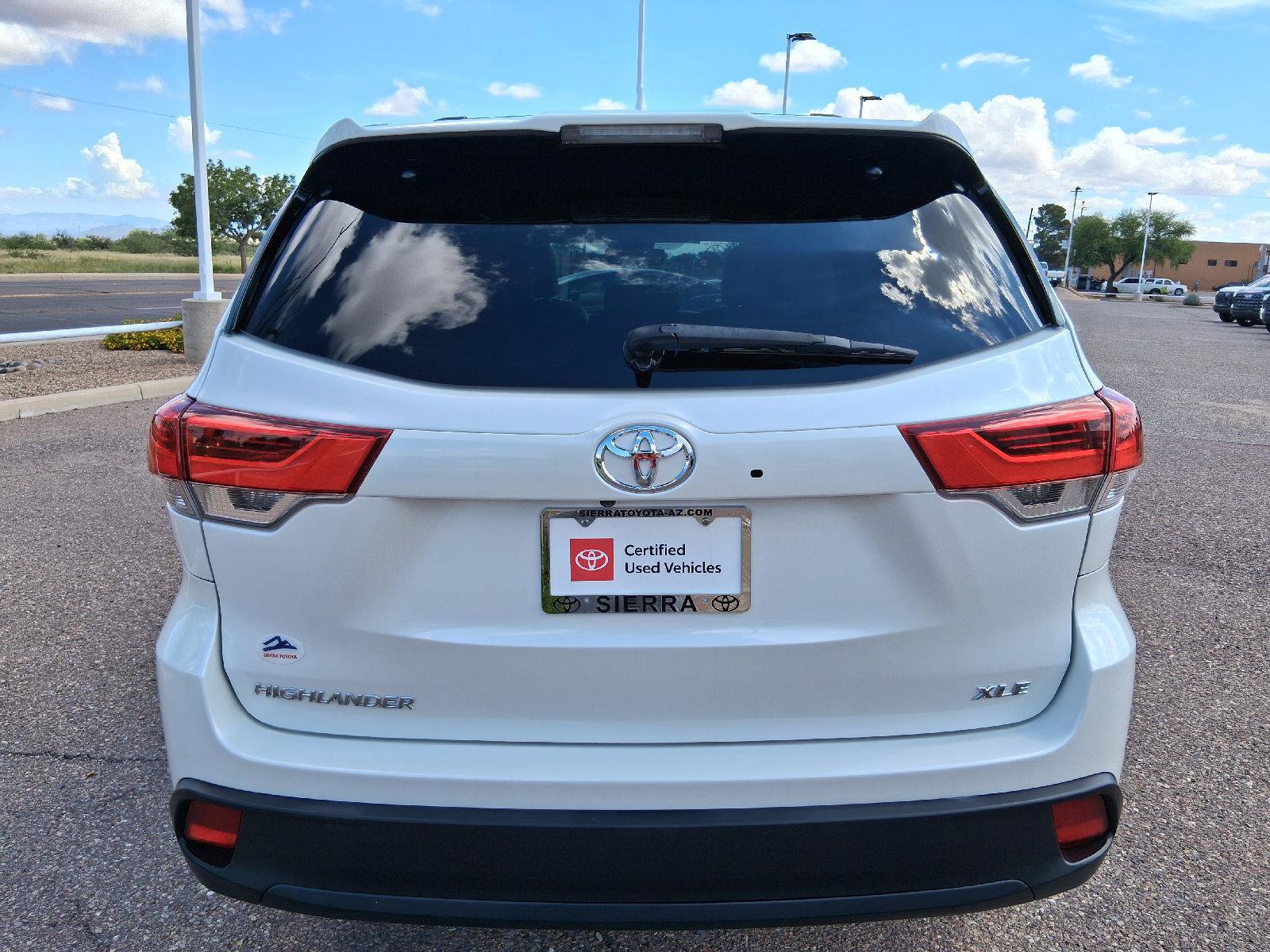 Certified 2017 Toyota Highlander XLE FWD image 5