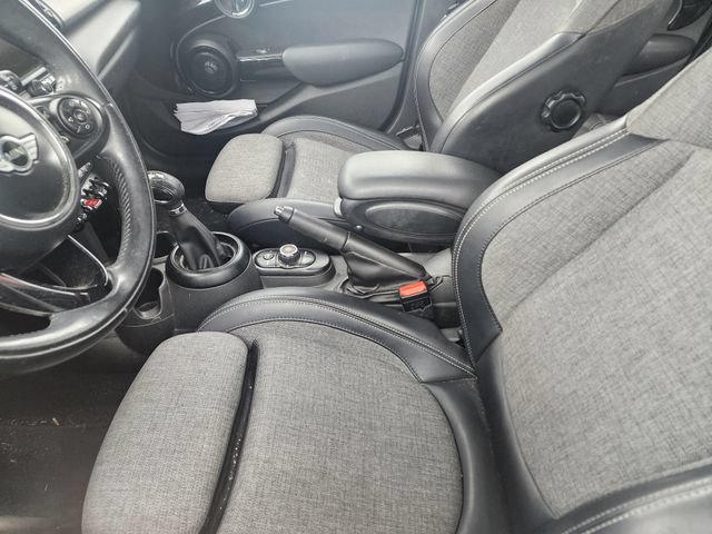 Used 2017 MINI Cooper 4-Door Hardtop FWD image 3