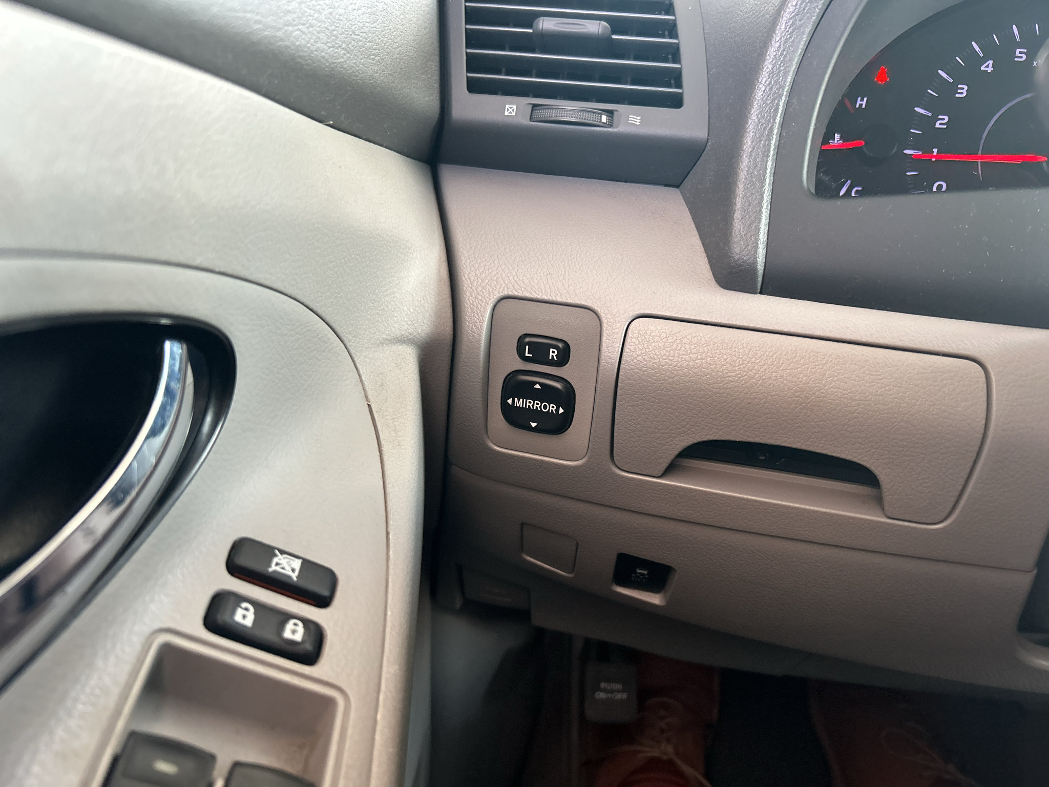Used 2010 Toyota Camry LE FWD image 25