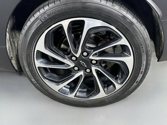 Used 2023 Chevrolet Bolt EUV Premier w/ Sun & Sound Package FWD image 31