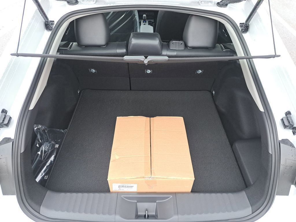 New 2026 Toyota Prius XSE image 7