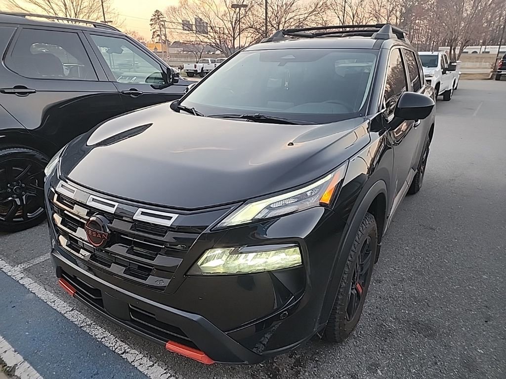 Used 2025 Nissan Rogue SV video 2