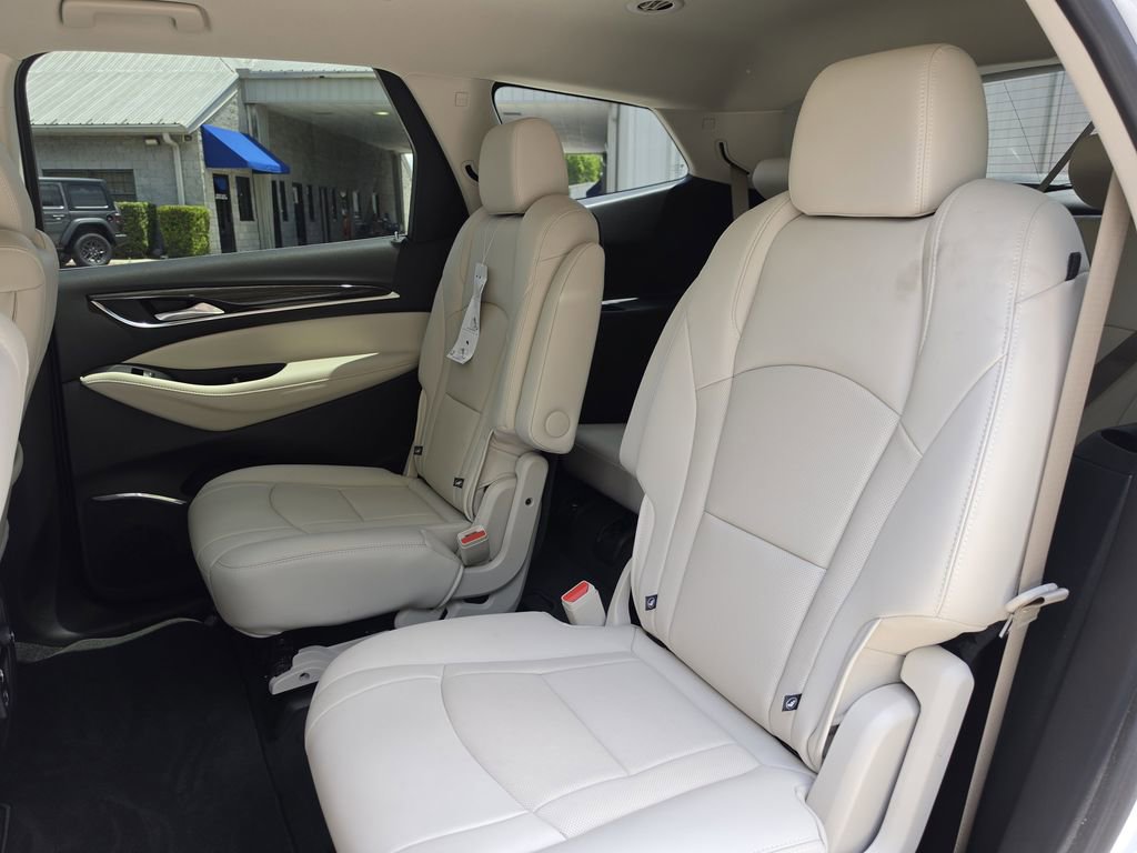 Used 2023 Buick Enclave Essence FWD image 17