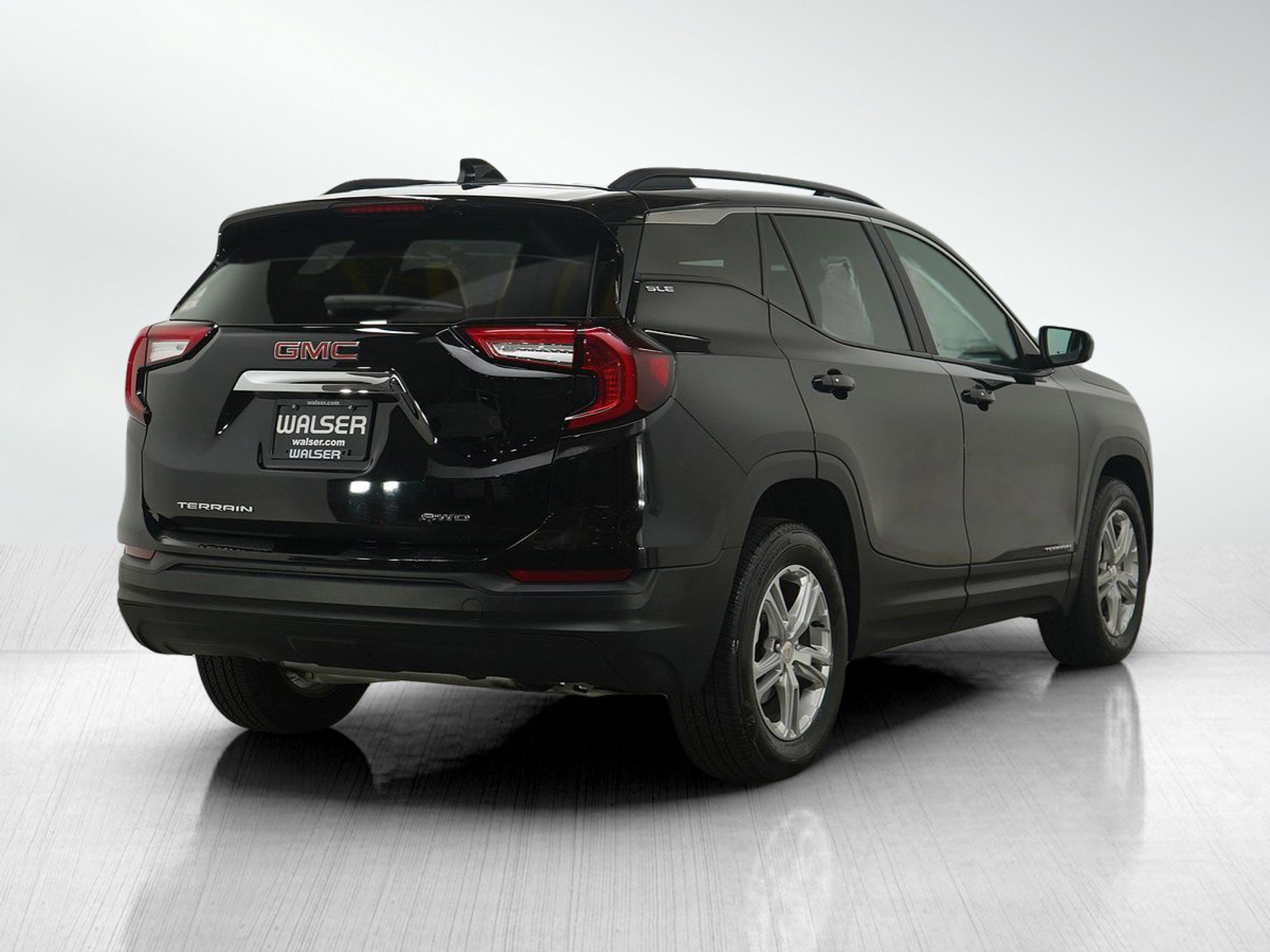 Used 2022 GMC Terrain SLE w/ Driver Convenience Package image 5