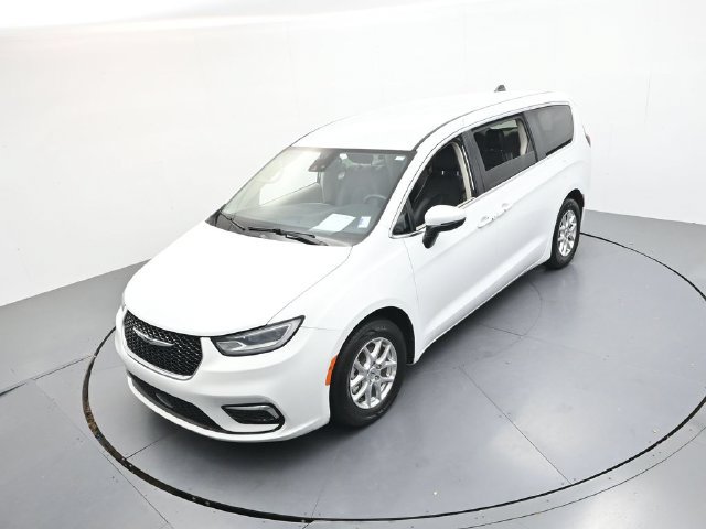 Used 2023 Chrysler Pacifica Touring-L FWD image 36