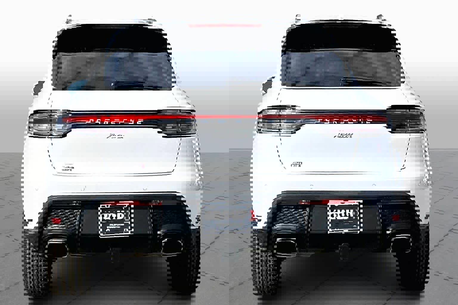 Used 2025 Porsche Macan image 5