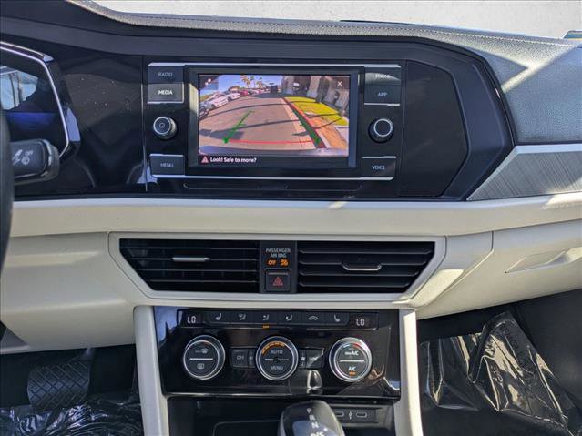 Certified 2023 Volkswagen Jetta SE w/ Panoramic Sunroof Package FWD image 14