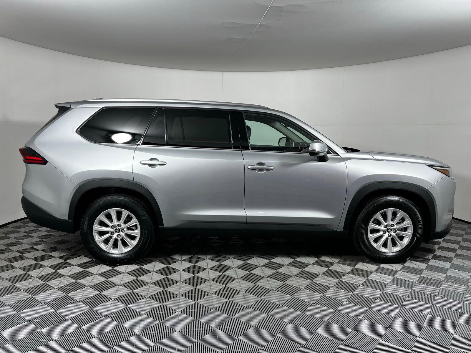 Certified 2025 Toyota Grand Highlander AWD image 4