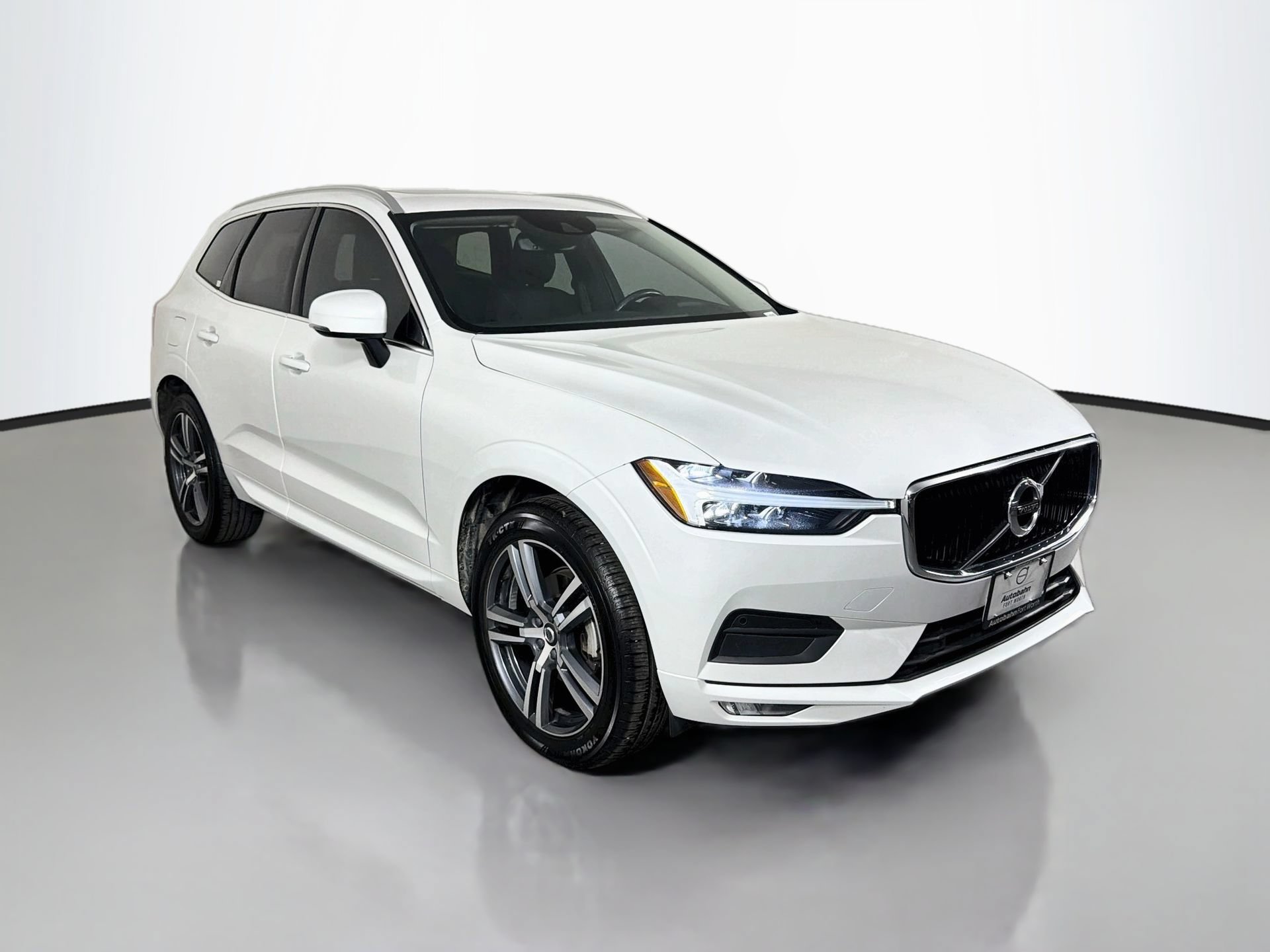 Used 2021 Volvo XC60 T5 Momentum w/ Premium Package FWD image 3