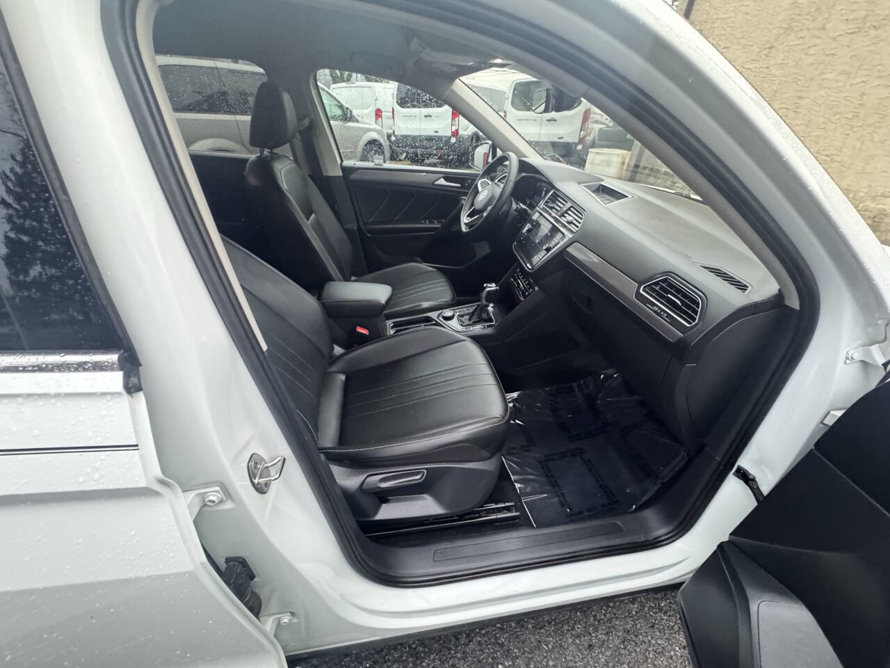 Used 2024 Volkswagen Tiguan SE image 21