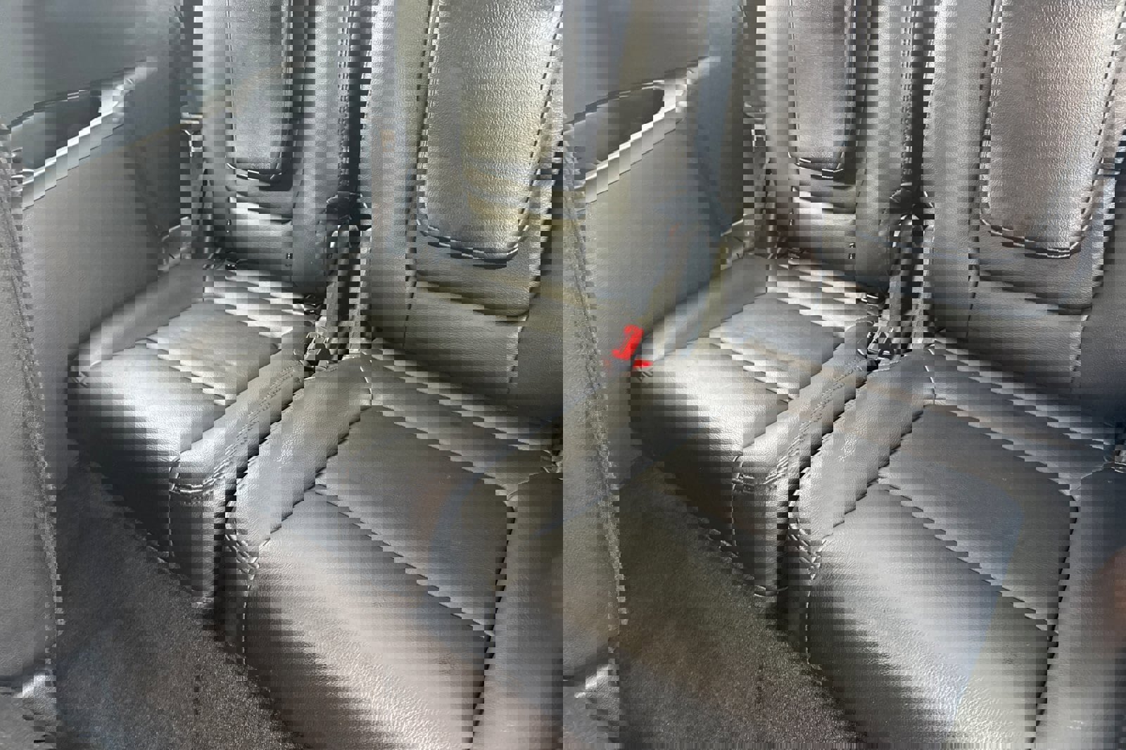 Used 2018 Ford Explorer XLT image 16