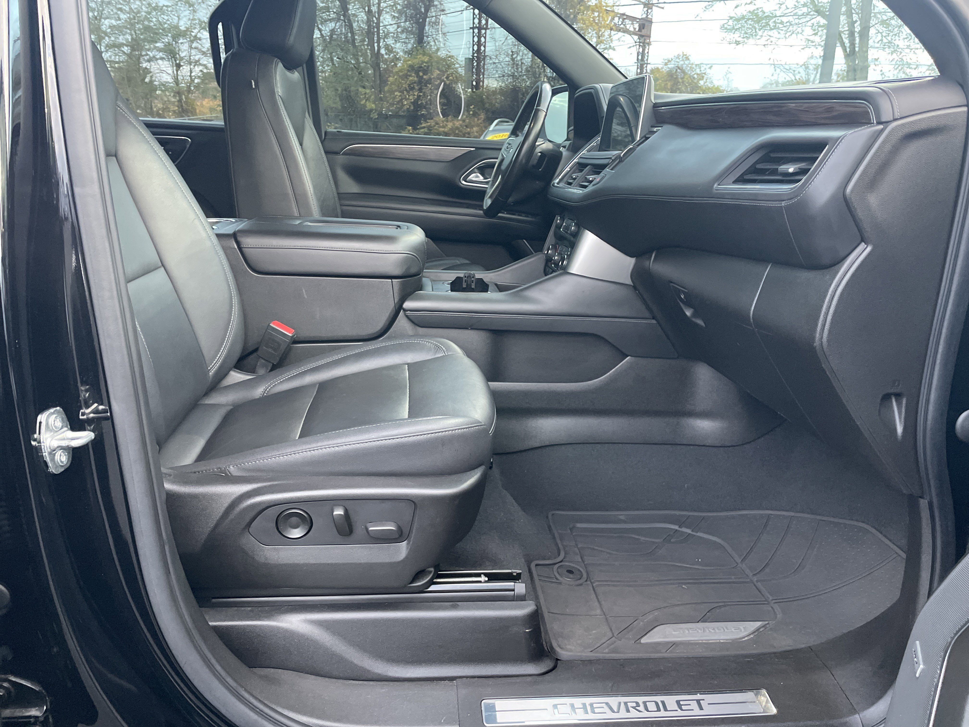 Used 2021 Chevrolet Tahoe Z71 w/ Luxury Package image 12