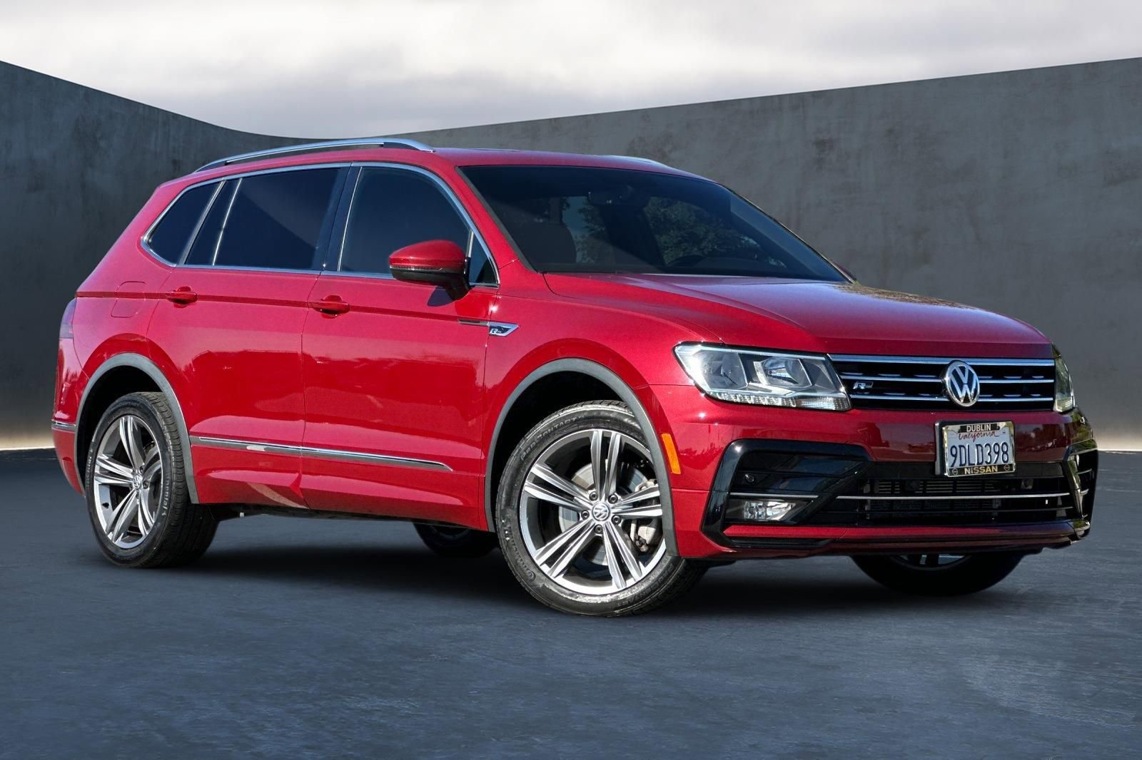 Used 2019 Volkswagen Tiguan SEL R-Line image 2