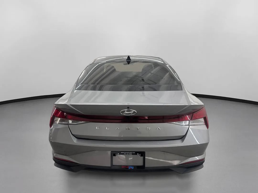 Used 2023 Hyundai Elantra SEL w/ Cargo Package FWD image 8