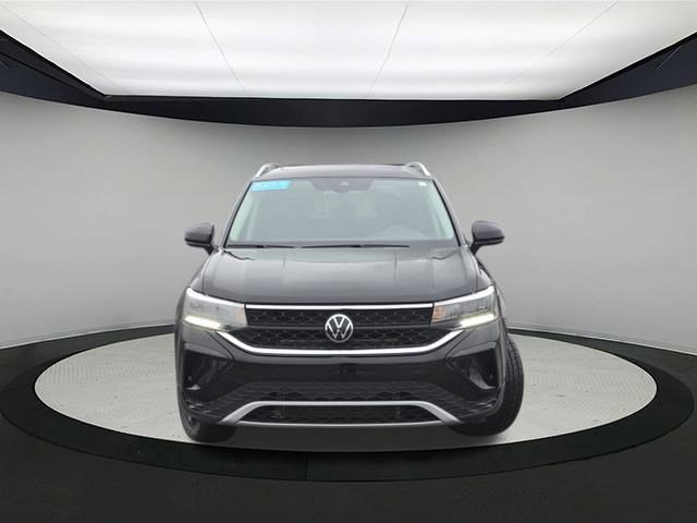 Certified 2023 Volkswagen Taos SE w/ Panoramic Sunroof Package image 2