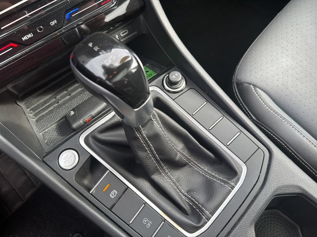 Used 2025 Volkswagen Jetta SE FWD image 21