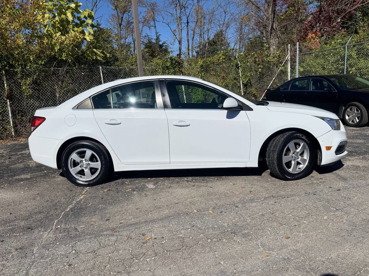 Used 2016 Chevrolet Cruze LT image 2