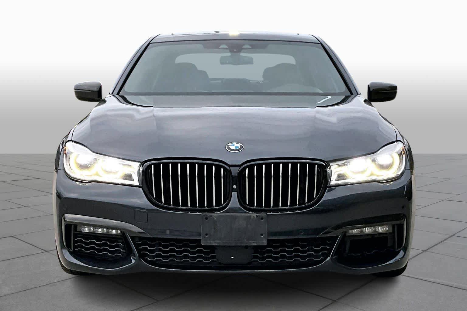 Used 2017 BMW 750i image 5