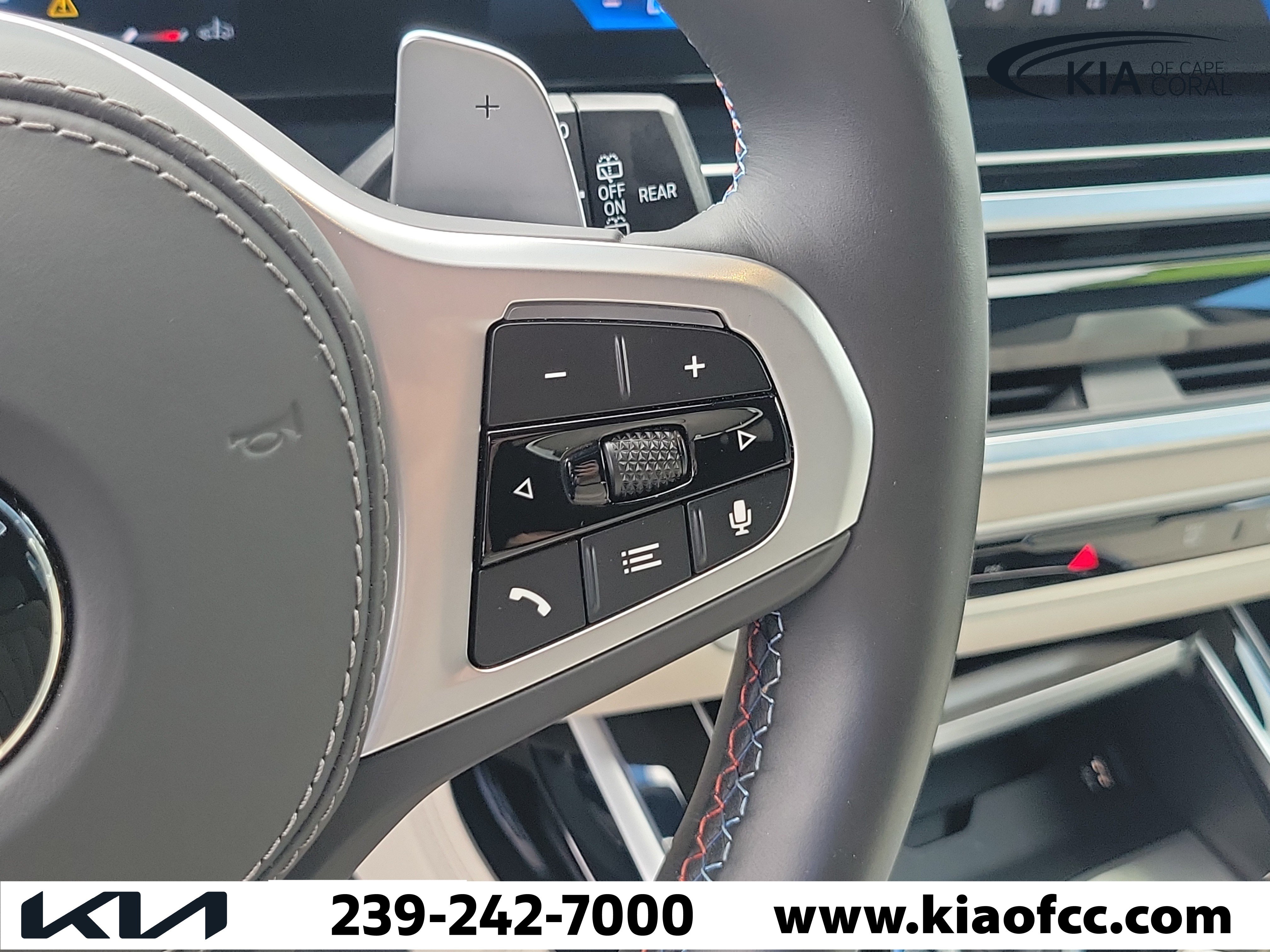 Used 2025 BMW X7 M60i AWD/4WD image 28