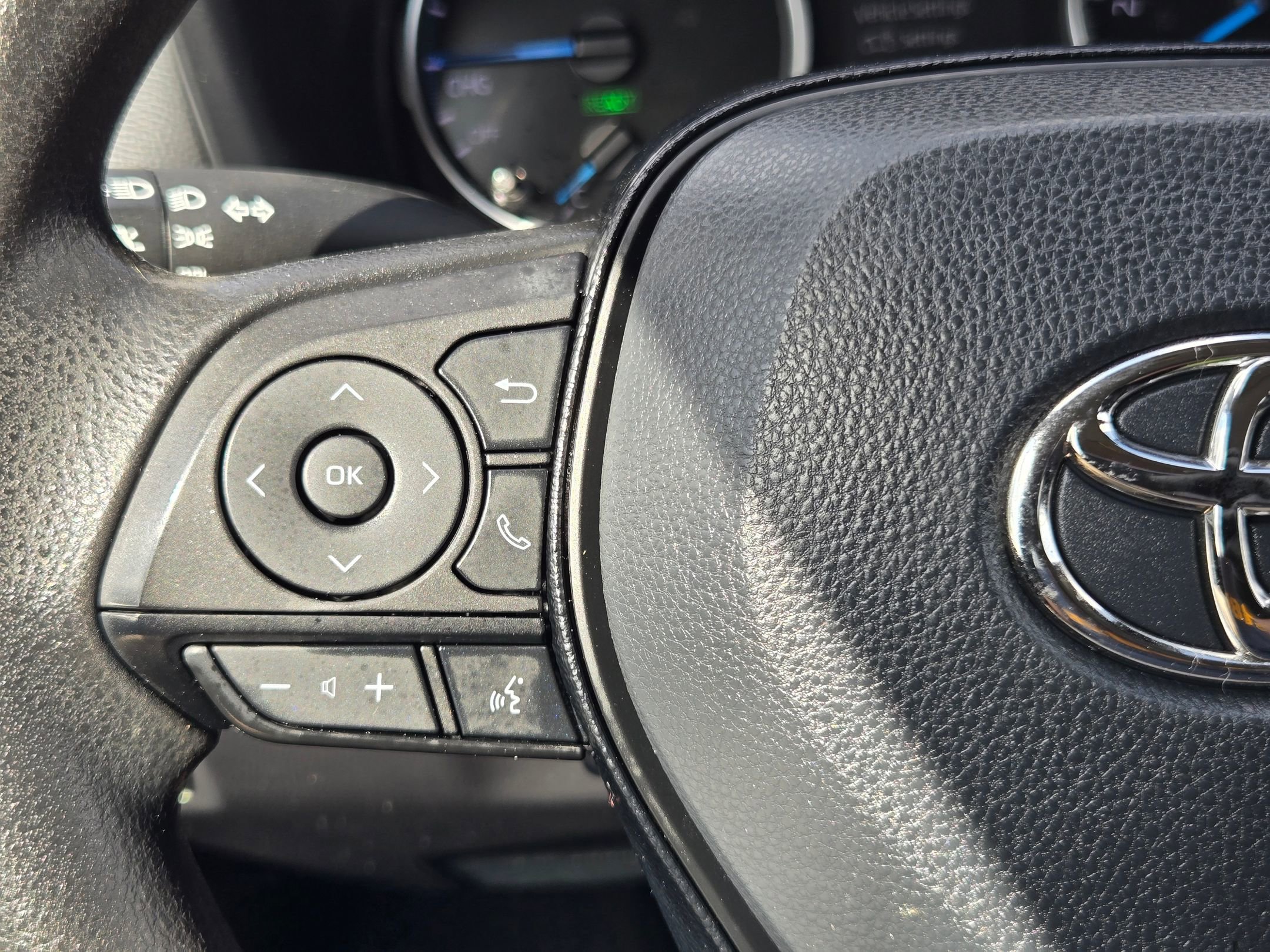 Used 2021 Toyota RAV4 LE image 27