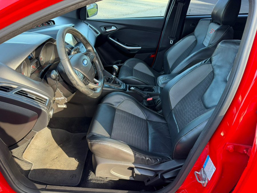 Used 2016 Ford Focus ST w/ Equipment Group 401A FWD image 17