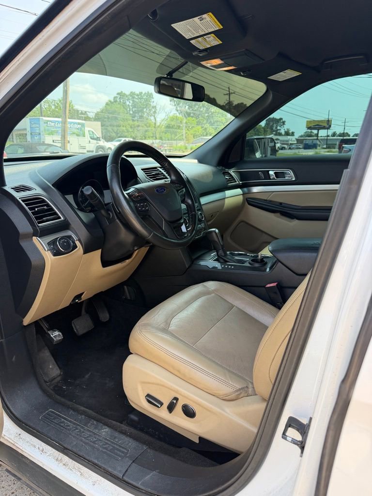 Used 2016 Ford Explorer XLT w/ Equipment Group 202A FWD image 12
