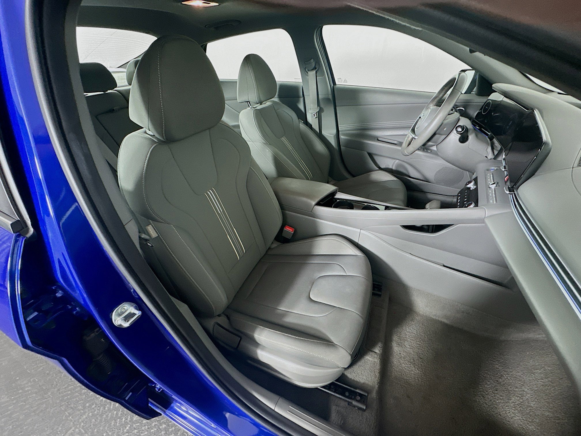 Used 2025 Hyundai Elantra SEL FWD image 32