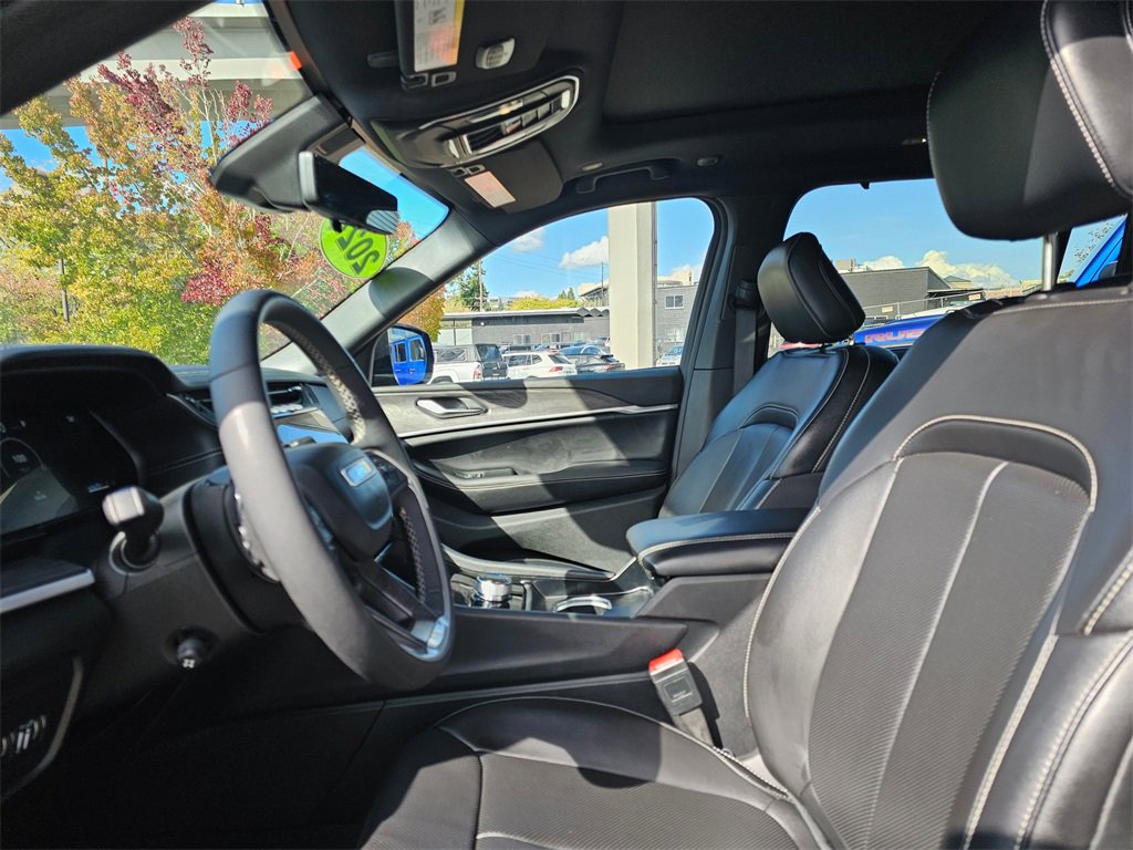 Used 2024 Jeep Grand Cherokee L Limited w/ Luxury Tech Group II image 24