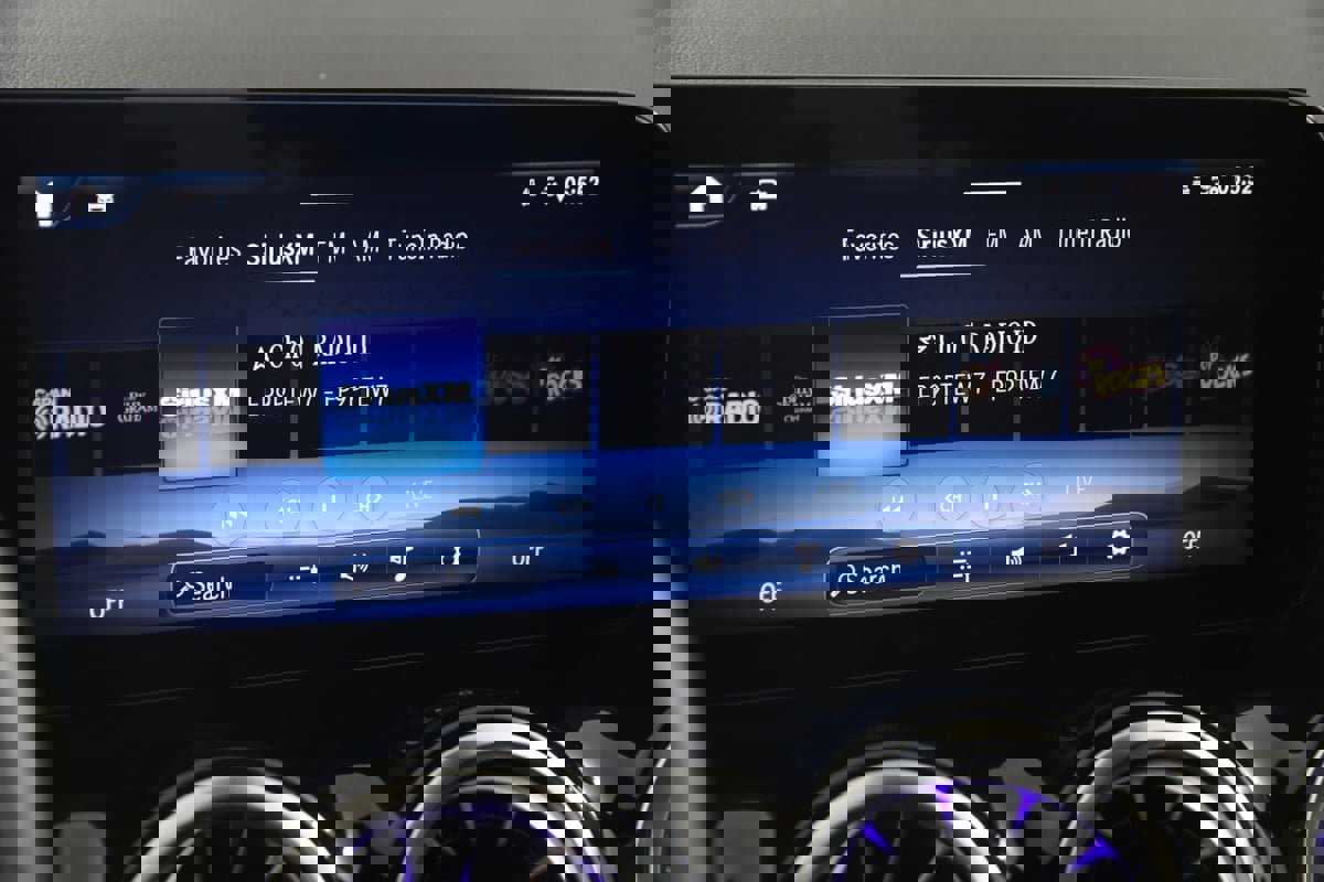 Used 2024 Mercedes-Benz GLA 35 AMG 4MATIC image 42