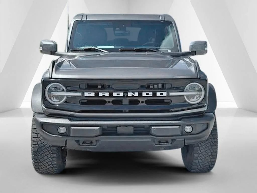 Used 2023 Ford Bronco Outer Banks w/ Sasquatch Package AWD/4WD image 2