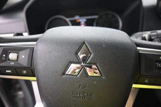 Used 2024 Mitsubishi Outlander SE FWD image 19
