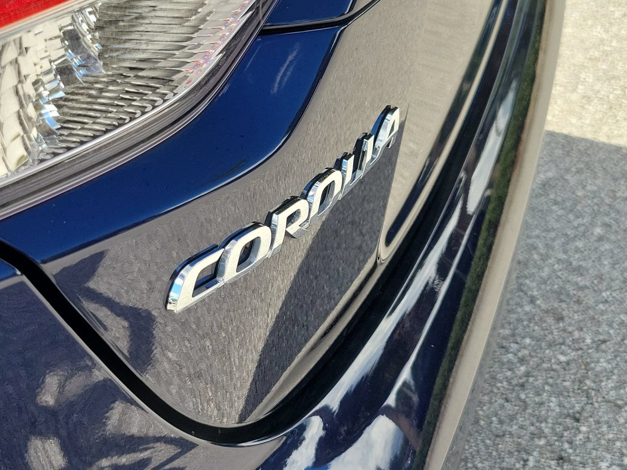 Used 2025 Toyota Corolla LE FWD image 6