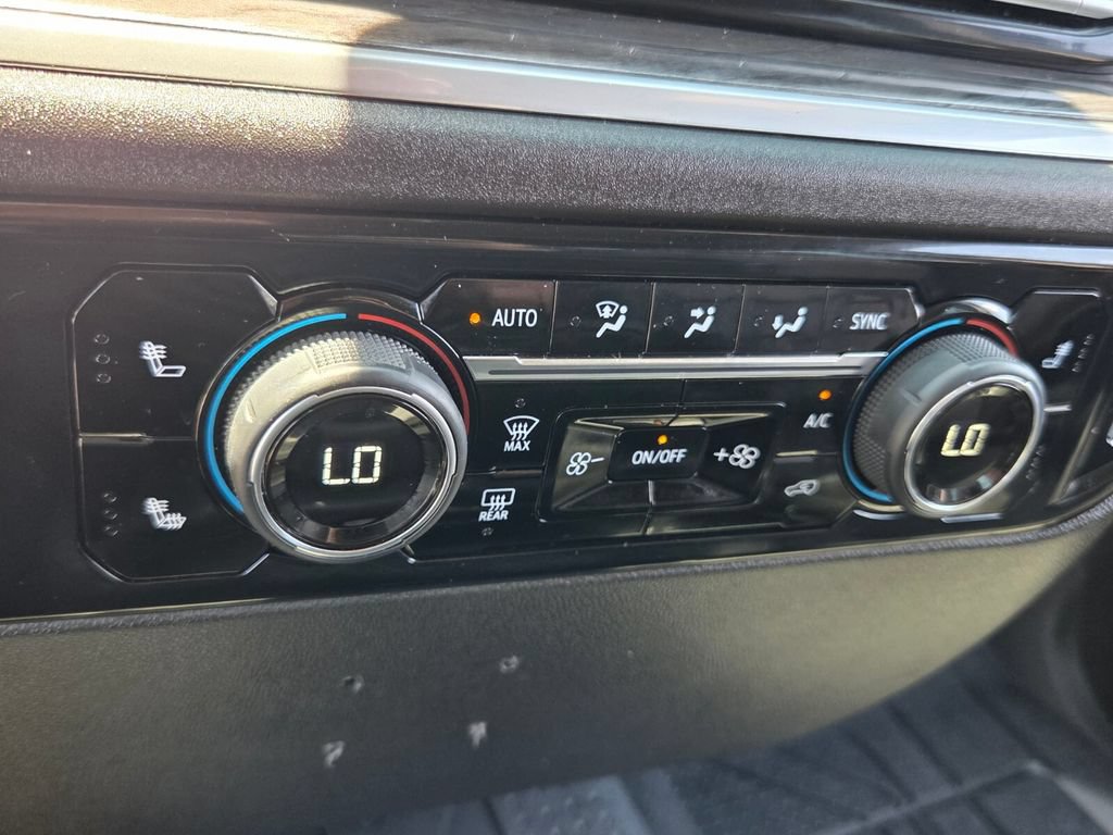 Used 2025 Chevrolet Silverado 2500 LTZ AWD/4WD image 26