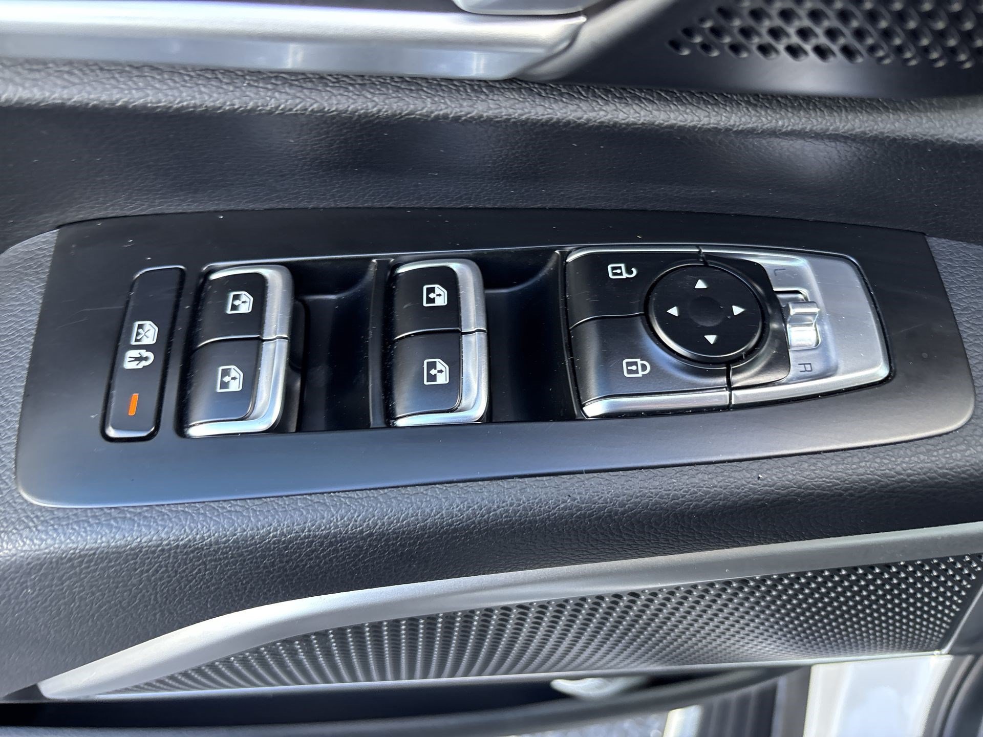 Used 2022 Kia Telluride LX FWD image 15