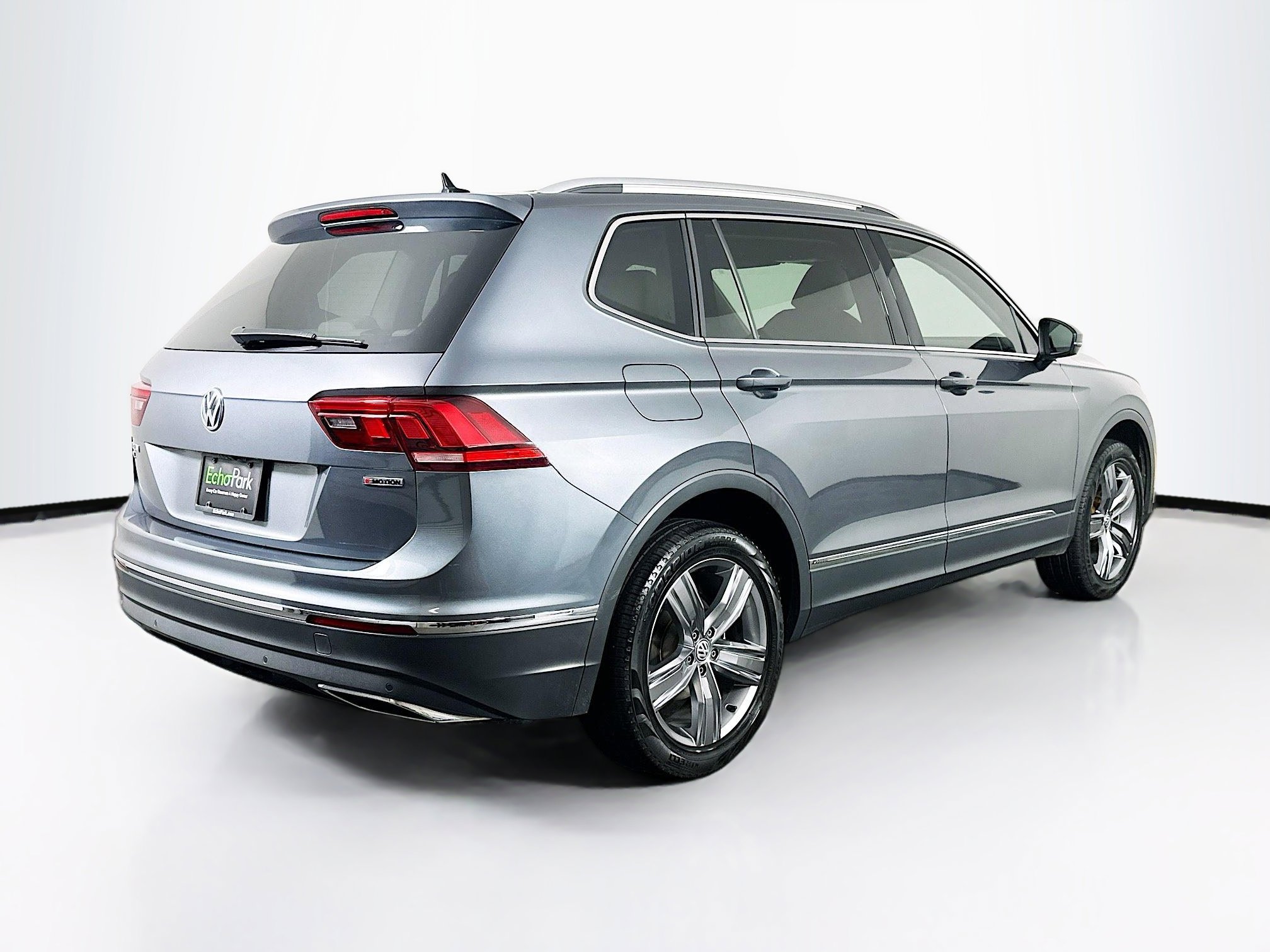 Used 2020 Volkswagen Tiguan SEL w/ 3rd Row Seat Package image 9