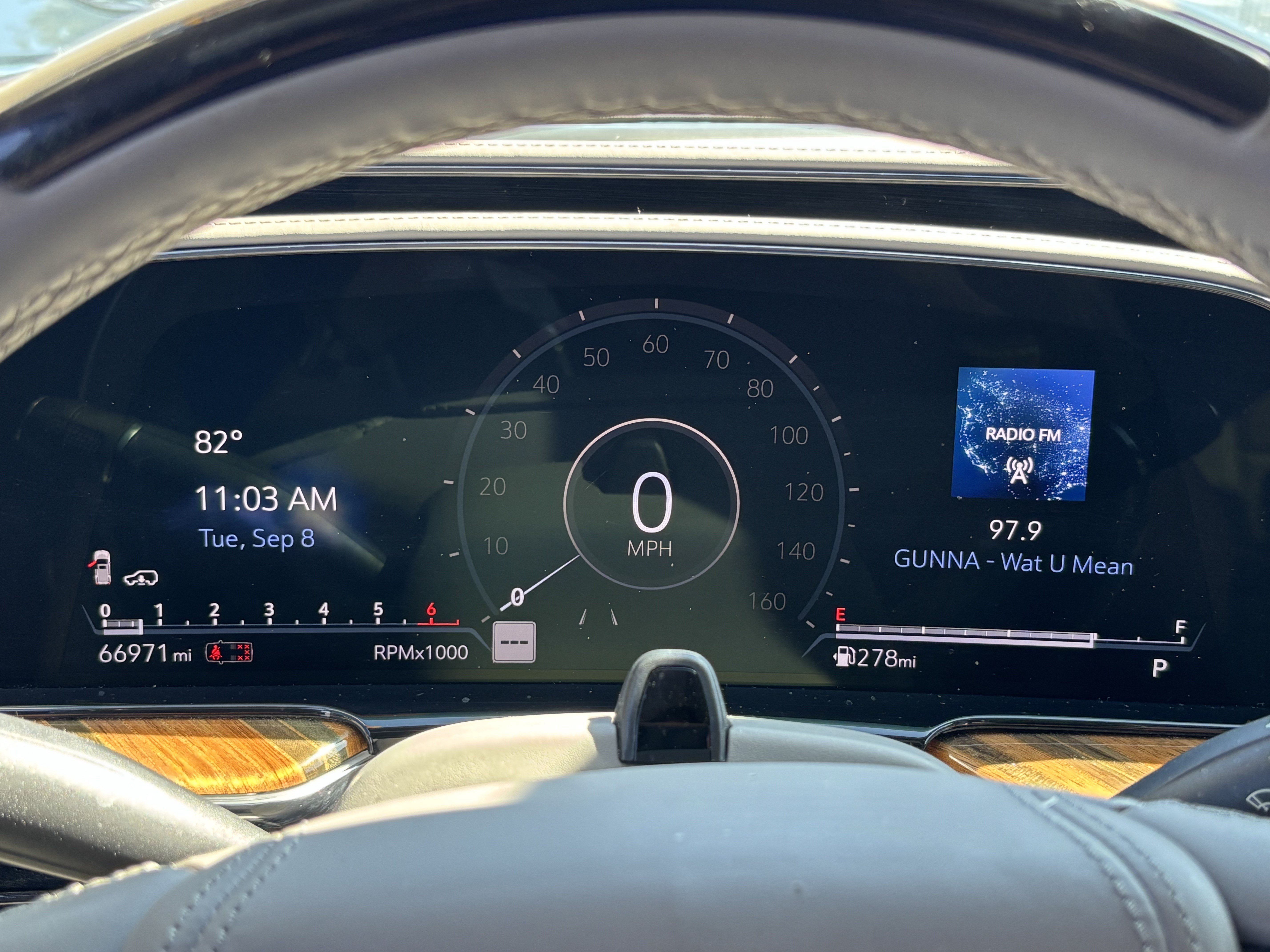 Used 2021 Cadillac Escalade Premium Luxury Platinum RWD image 19